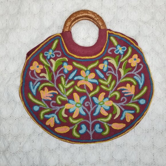 Vintage crewel chain stitch embroidery bag red floral wicker-wrapped handles - Picture 2 of 10